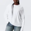 Long-Sleeved Boxy Cotton T-Shirt – White Long-Sleeved Boxy Cotton T-Shirt – White