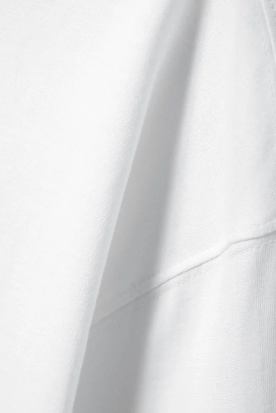 Long-Sleeved Boxy Cotton T-Shirt – White Long-Sleeved Boxy Cotton T-Shirt – White