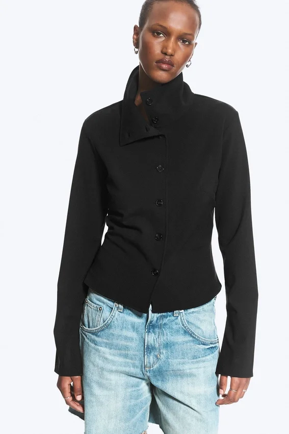 Long-Sleeved Buttoned Shirt – Black Long-Sleeved Buttoned Shirt – Black