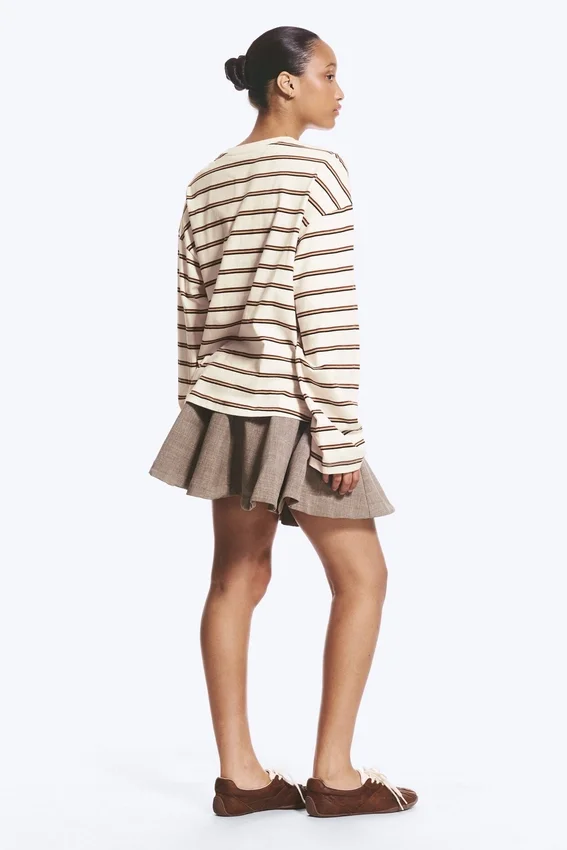 Long-Sleeved Cotton T-Shirt – Dusty White – Brown Stripes Long-Sleeved Cotton T-Shirt – Dusty White – Brown Stripes