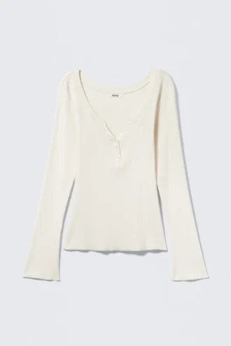 Long-Sleeved Fitted V-Neck Top – White