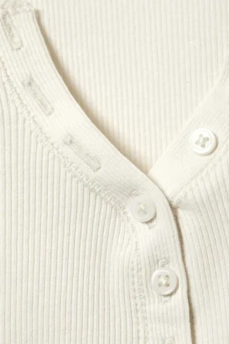 Long-Sleeved Fitted V-Neck Top – White