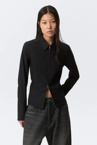 Long-Sleeved Fitted Zip Shirt – Black