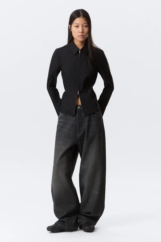 Long-Sleeved Fitted Zip Shirt – Black Long-Sleeved Fitted Zip Shirt – Black