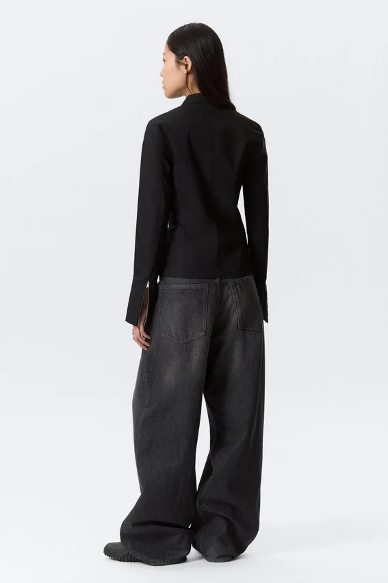 Long-Sleeved Fitted Zip Shirt – Black Long-Sleeved Fitted Zip Shirt – Black