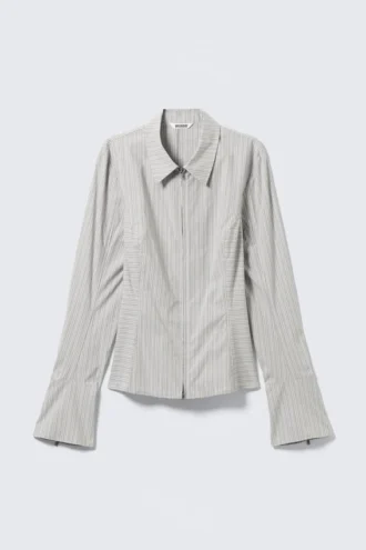 Long-Sleeved Fitted Zip Shirt – Light Grey Stripe