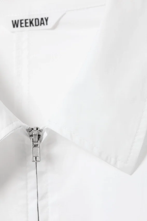 Long-Sleeved Fitted Zip Shirt – White Long-Sleeved Fitted Zip Shirt – White