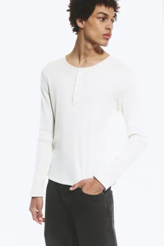 Long-Sleeved Henley T-Shirt – Dusty White
