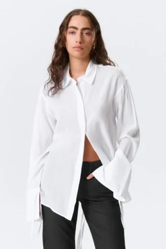 Long-Sleeved Open Back Tie Shirt – White