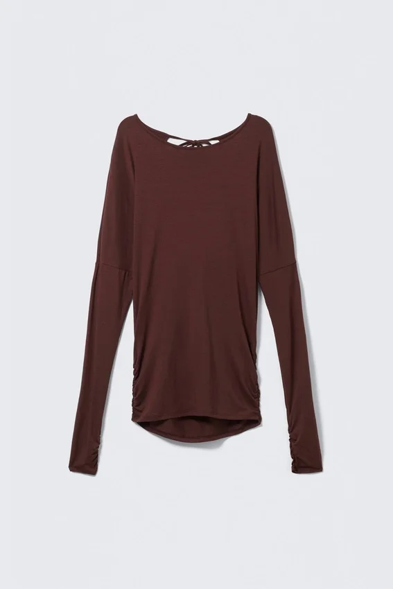 Long-Sleeved Open Back Top – Burgundy Long-Sleeved Open Back Top – Burgundy