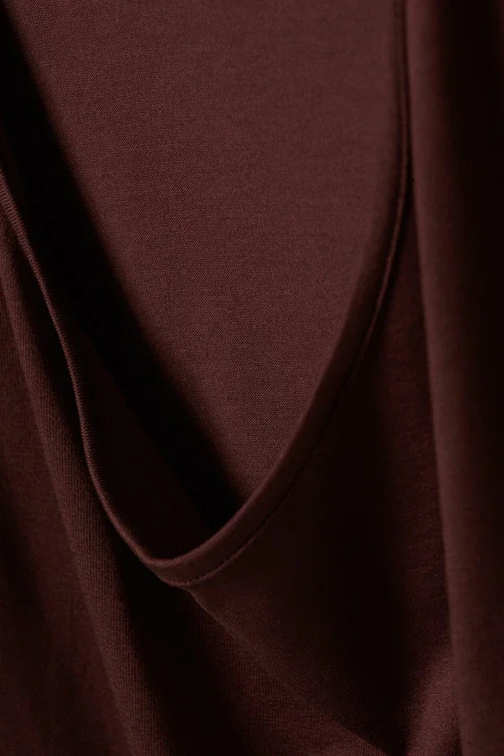 Long-Sleeved Open Back Top – Burgundy Long-Sleeved Open Back Top – Burgundy