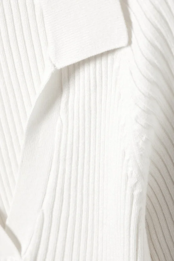 Long-Sleeved Ribbed Knit V-Neck Top – White Long-Sleeved Ribbed Knit V-Neck Top – White