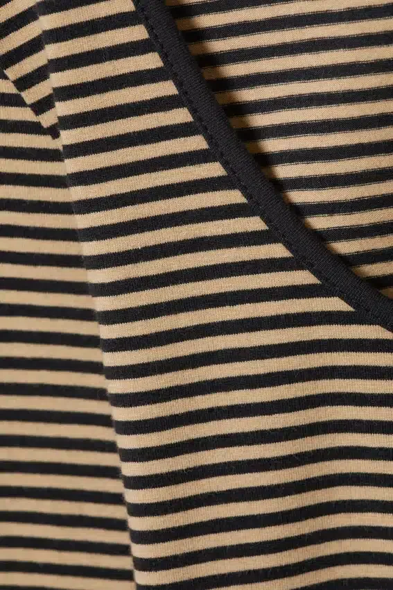 Long-Sleeved Slim Fit Scoop Neck Top – Beige/Black Stripe Long-Sleeved Slim Fit Scoop Neck Top – Beige/Black Stripe