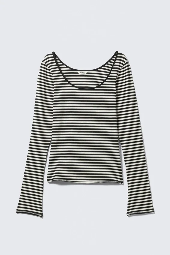 Long-Sleeved Slim Fit Scoop Neck Top – Black & White Stripes Long-Sleeved Slim Fit Scoop Neck Top – Black & White Stripes
