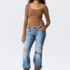 Long-Sleeved Slim Fit Scoop Neck Top – Brown Long-Sleeved Slim Fit Scoop Neck Top – Brown