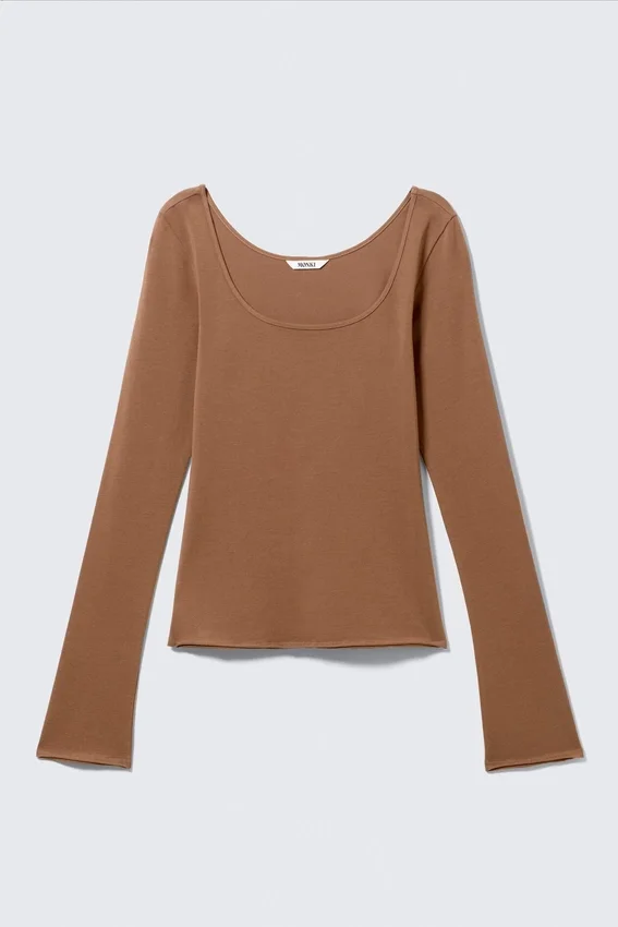 Long-Sleeved Slim Fit Scoop Neck Top – Brown Long-Sleeved Slim Fit Scoop Neck Top – Brown