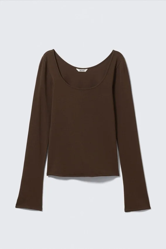 Long-Sleeved Slim Fit Scoop Neck Top – Dark Brown Long-Sleeved Slim Fit Scoop Neck Top – Dark Brown