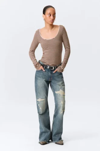 Long-Sleeved Slim Fit Scoop Neck Top – Light Pink/Brown Stripe Long-Sleeved Slim Fit Scoop Neck Top – Light Pink/Brown Stripe