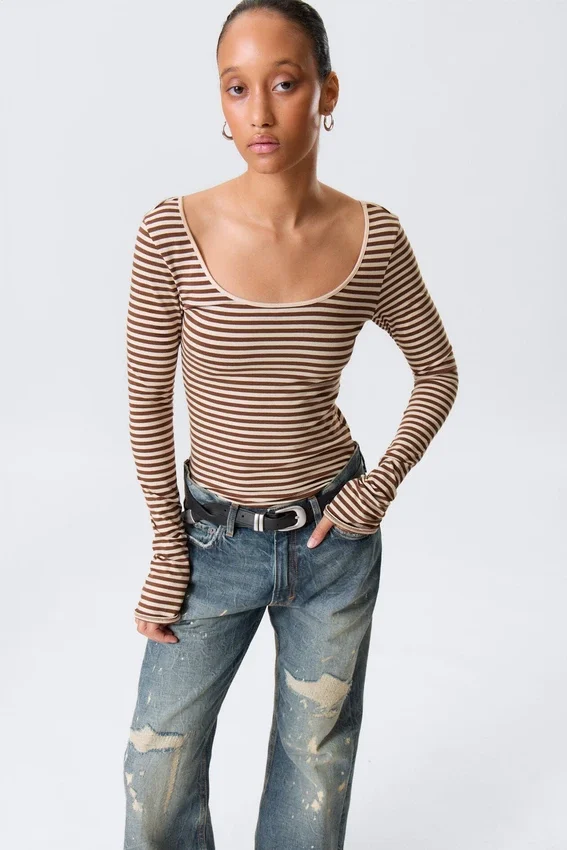 Long-Sleeved Slim Fit Scoop Neck Top – Light Pink/Brown Stripe Long-Sleeved Slim Fit Scoop Neck Top – Light Pink/Brown Stripe