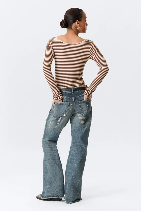 Long-Sleeved Slim Fit Scoop Neck Top – Light Pink/Brown Stripe Long-Sleeved Slim Fit Scoop Neck Top – Light Pink/Brown Stripe