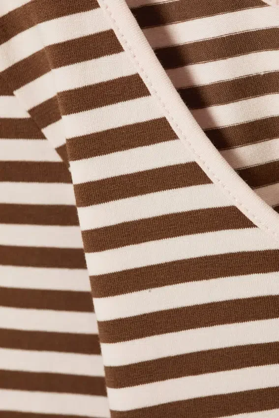 Long-Sleeved Slim Fit Scoop Neck Top – Light Pink/Brown Stripe Long-Sleeved Slim Fit Scoop Neck Top – Light Pink/Brown Stripe
