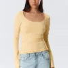 Long-Sleeved Slim Fit Scoop Neck Top – Light Yellow Long-Sleeved Slim Fit Scoop Neck Top – Light Yellow