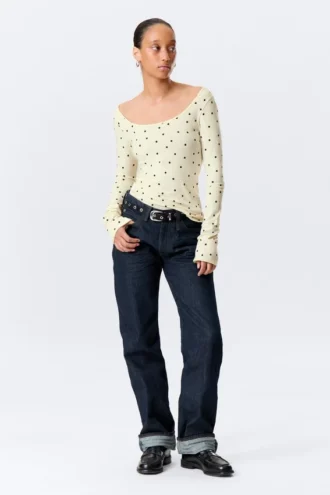 Long-Sleeved Slim Fit Scoop Neck Top – Light Yellow – Dots Long-Sleeved Slim Fit Scoop Neck Top – Light Yellow – Dots