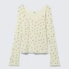Long-Sleeved Slim Fit Scoop Neck Top – Light Yellow – Dots Long-Sleeved Slim Fit Scoop Neck Top – Light Yellow – Dots