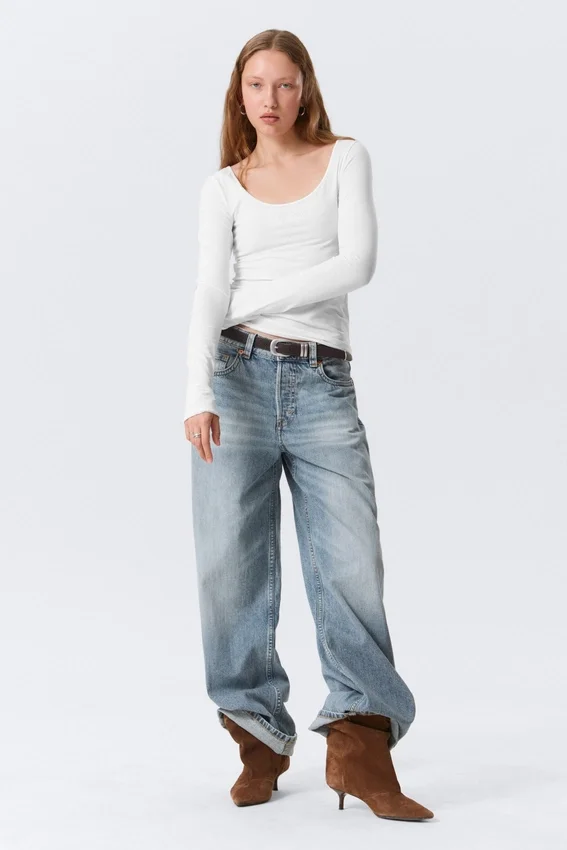 Long-Sleeved Slim Fit Scoop Neck Top – White Long-Sleeved Slim Fit Scoop Neck Top – White