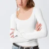 Long-Sleeved Slim Fit Scoop Neck Top – White Long-Sleeved Slim Fit Scoop Neck Top – White