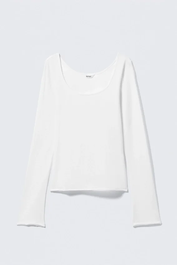 Long-Sleeved Slim Fit Scoop Neck Top – White Long-Sleeved Slim Fit Scoop Neck Top – White