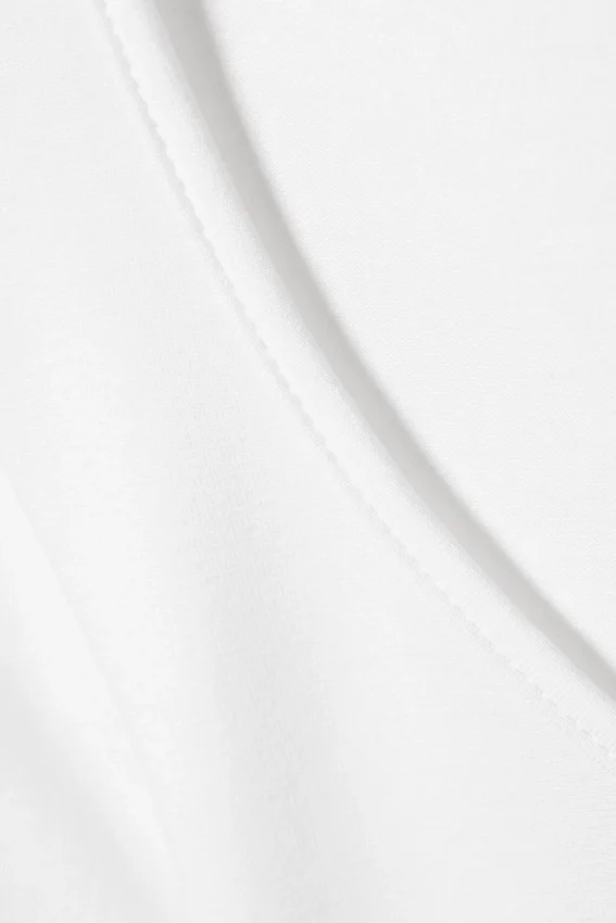 Long-Sleeved Slim Fit Scoop Neck Top – White Long-Sleeved Slim Fit Scoop Neck Top – White