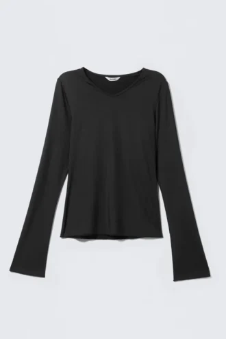 Long-Sleeved V-Neck Top – Black