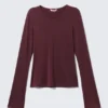 Long-Sleeved V-Neck Top – Burgundy Long-Sleeved V-Neck Top – Burgundy
