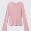 Long-Sleeved V-Neck Top – Light Pink Long-Sleeved V-Neck Top – Light Pink