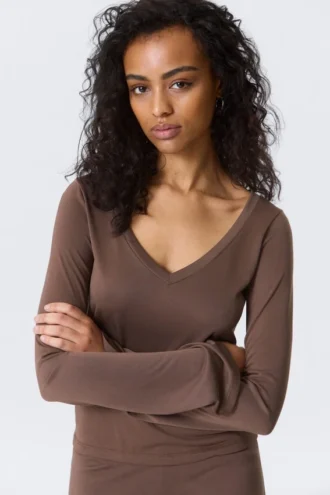 Long-Sleeved V-Neck Top – Washed Mole Long-Sleeved V-Neck Top – Washed Mole