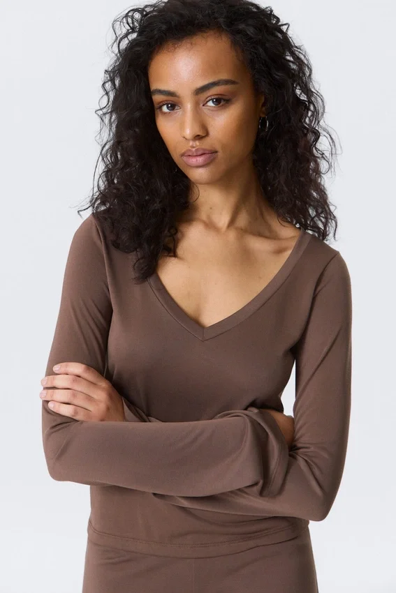 Long-Sleeved V-Neck Top – Washed Mole Long-Sleeved V-Neck Top – Washed Mole