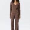 Long-Sleeved V-Neck Top – Washed Mole Long-Sleeved V-Neck Top – Washed Mole