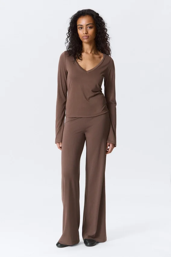 Long-Sleeved V-Neck Top – Washed Mole Long-Sleeved V-Neck Top – Washed Mole