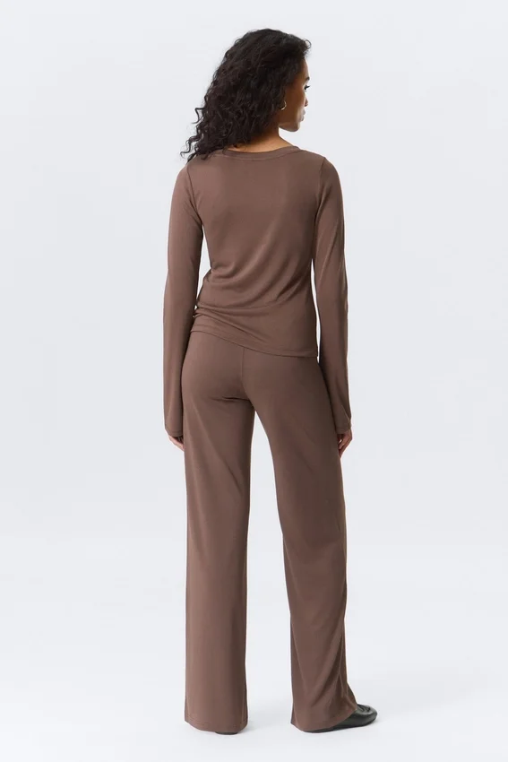 Long-Sleeved V-Neck Top – Washed Mole Long-Sleeved V-Neck Top – Washed Mole