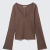 Long-Sleeved V-Neck Top – Washed Mole Long-Sleeved V-Neck Top – Washed Mole