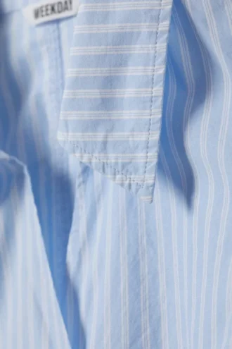 Long-Sleeved Wrap Poplin Shirt – Striped Blue