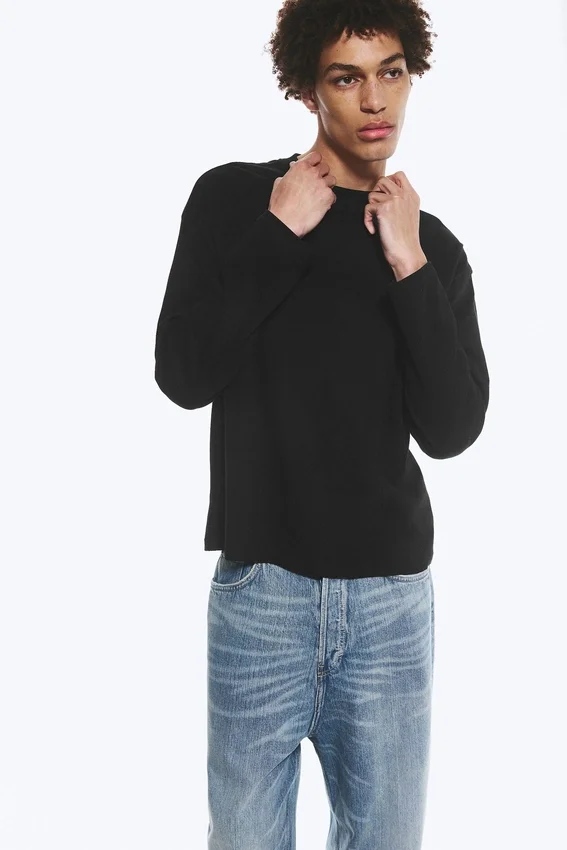 Loose Boxy Long-Sleeved T-Shirt – Black Loose Boxy Long-Sleeved T-Shirt – Black