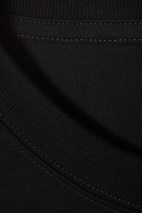 Loose Boxy Long-Sleeved T-Shirt – Black Loose Boxy Long-Sleeved T-Shirt – Black