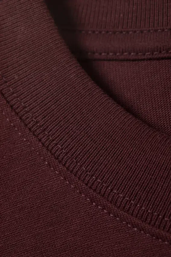 Loose Boxy Long-Sleeved T-Shirt – Burgundy Loose Boxy Long-Sleeved T-Shirt – Burgundy