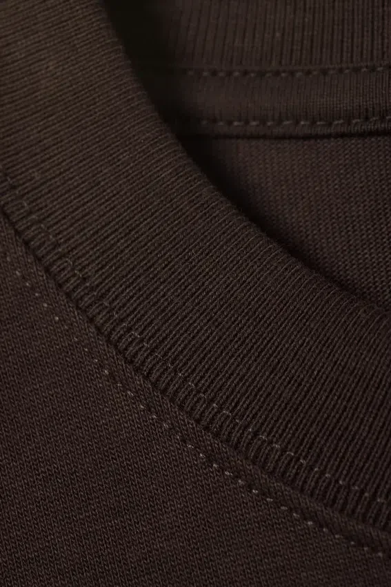 Loose Boxy Long-Sleeved T-Shirt – Dark Brown Loose Boxy Long-Sleeved T-Shirt – Dark Brown