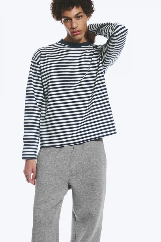 Loose Boxy Long-Sleeved T-Shirt – White & Navy Stripes Loose Boxy Long-Sleeved T-Shirt – White & Navy Stripes
