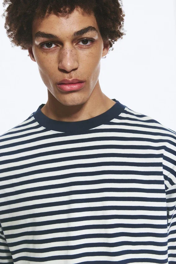Loose Boxy Long-Sleeved T-Shirt – White & Navy Stripes Loose Boxy Long-Sleeved T-Shirt – White & Navy Stripes