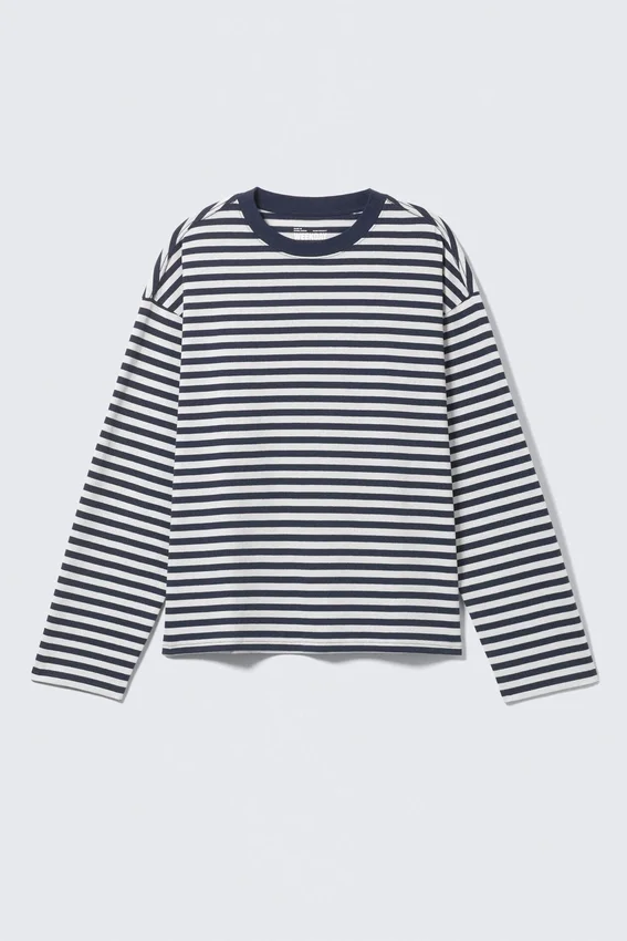Loose Boxy Long-Sleeved T-Shirt – White & Navy Stripes Loose Boxy Long-Sleeved T-Shirt – White & Navy Stripes