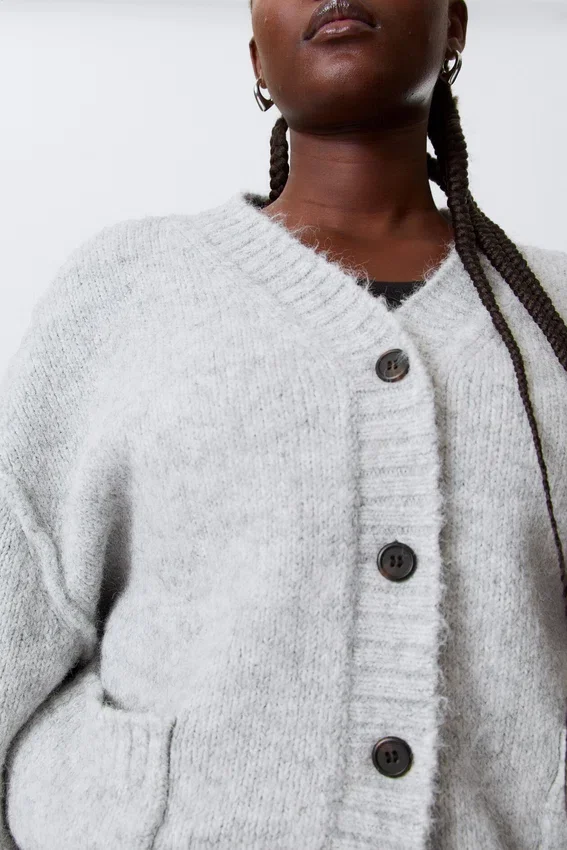 Loose Fit Knitted V-Neck Cardigan – Grey Melange Loose Fit Knitted V-Neck Cardigan – Grey Melange